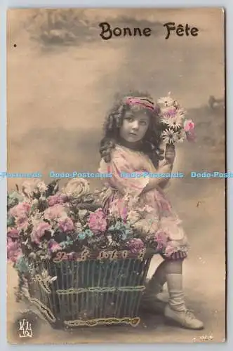 R773165 Bonne Fete Mädchen mit Blumen Postkarte