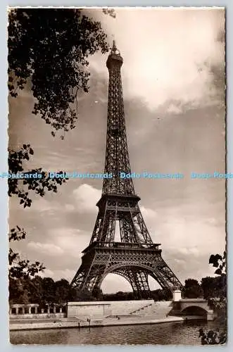 R772349 Paris La Tour Eiffel U A T