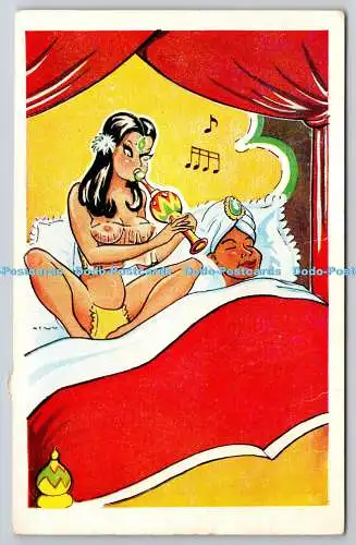 R776014 Frau sitzt im Bett und spielt Musikinstrument D Constance Little