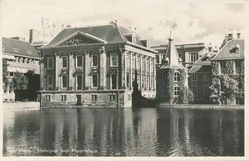 PC31377 Den Haag. Hofvijver traf Mauritshuis. Vroom und Dreesmann. 1953