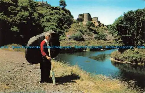 R677287 Welsh Coracle Fisherman. Photo Precision Limited. Colourmaster Internati