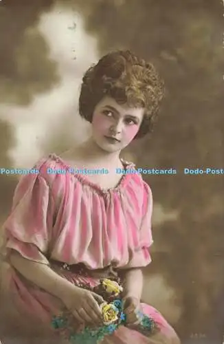 R558866 Frau im rosa Kleid und Blumen in der Hand Philco Verlag 1916