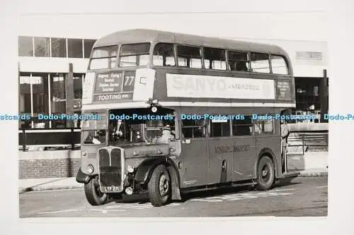 C027900 Bus. Tooting. 77. LYF271. London Transport. Altes Foto