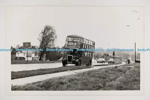 C027940 Bus. KGK575. Rote Busrover. S. Clennell. Glade Cottage. Die Lichtung. König