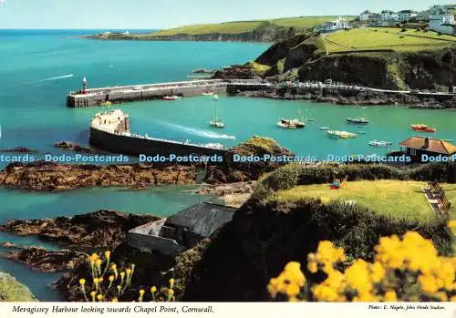D120872 Cornwall Mevagissey Hafen mit Blick auf Chapel Point John Hinde E Na