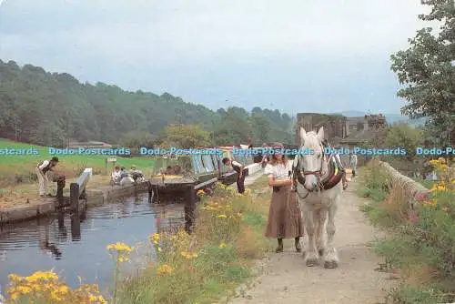 D130715 Sarah Siddons und Tanner am Rochdale Canal nahe Hebden Bridge A Cald