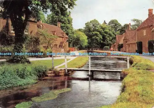 D131521 Lower Slaughter Malerisches Cotswold Dorf am Fluss Dikler Walter Scot
