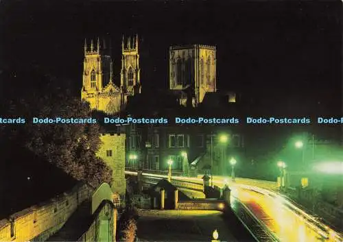 D140145 Flutlichtansicht des York Minsters von den Stadtmauern York Herr S E Ross Dixon