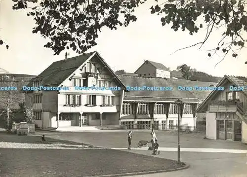 D143008 Kinderdorf Pestalozzi Trogen Schweiz Dorfplatz mit Gemeinschaftshaus W F