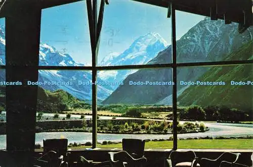 D143425 Mount Cook durch Loungefenster in Hermitage F Watson Kiwi 1969 gesehen