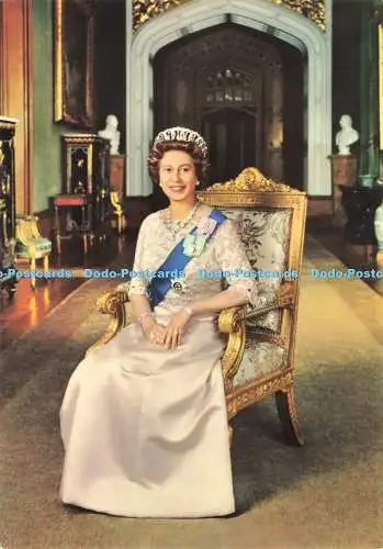 D196118 H M Queen Elizabeth II John Hinde Peter Grugeon F R P S