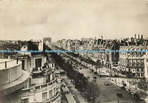 D202661 Paris En Flanant Avenue des Champs Elysees Yvon