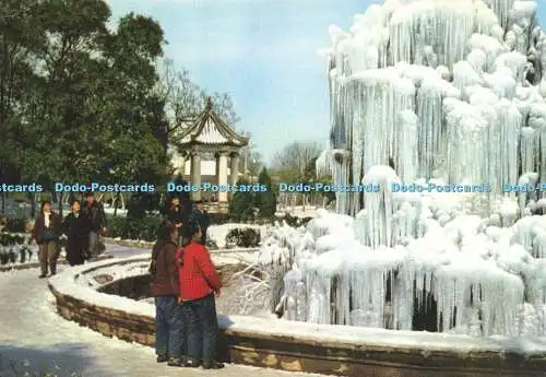 D203186 Japan Menschen an einem gefrorenen Brunnen