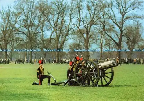 D204234 The King Troop Royal Horse Artillery about to Fire a Salute from Hyde Pa