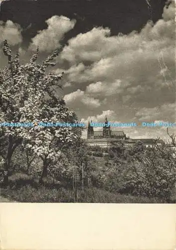 D196571 Prager Frühlingswolken über der Burg Jaroslava Dolezala
