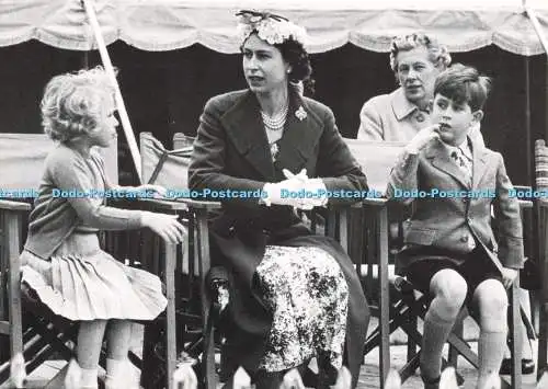 D209381 Queen Elizabeth II and Children The Times Archive Collection