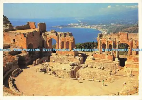 D207286 Taormina I Ruderi della Scena del Teatro Greco Romano con la Penisola di