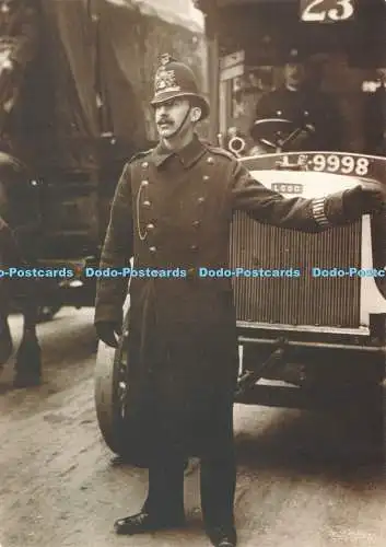 D205191 Der Polizist regelt den Verkehr Stammbaum Postkarte