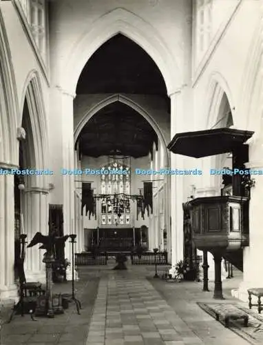 D205225 Thaxted Das Pfarrkirchenschiff und Hochaltar F Frith