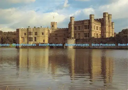 D208093 Reflexionen im Lake Kent Leeds Castle in der Nähe von Maidstone Leeds Castle Fo