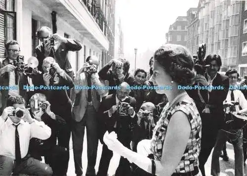 D208471 Queen Elizabeth II erreicht das King Edward VII Hospital Chris Travis