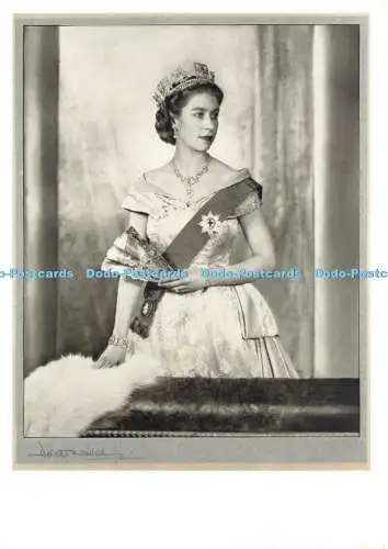 D240956 Queen Elizabeth II National Portrait Gallery Tom Hustler PJ Graphics Lim