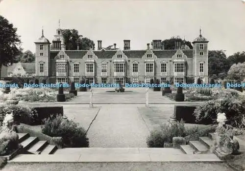D266888 Suffolk Blickling Hall Die Ostfront mit Blick über formelle Gartennation