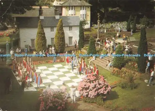 D267198 Portmeirion Fantasy Village of Prisoner Fame menschliches Schachspiel auf dem Dorf