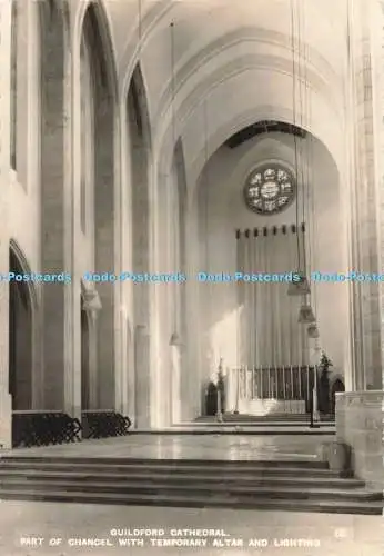 D272335 Guildford Cathedral Teil des Chores mit temporärem Altar und Beleuchtung Ha