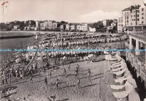 D272546 St Jean de Luz Les Jeux a la Plage L Chatagneau 1957
