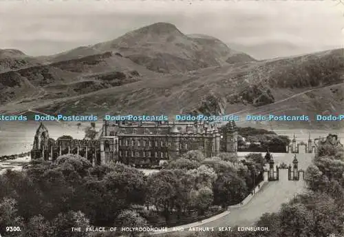 D265924 Edinburgh The Palace of Holyroodhouse and Arthur Seat J B White Ltd Bet