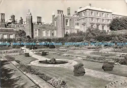 D267502 Hampton Court Palace Der Palast aus dem versunkenen Garten Ministry of Works C