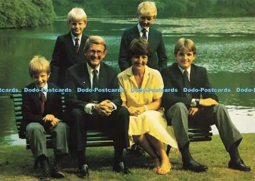 D267581 H K H Prinses Margriet en Herr Pieter Van Vollenhoven Met Hun Kinderen Ber
