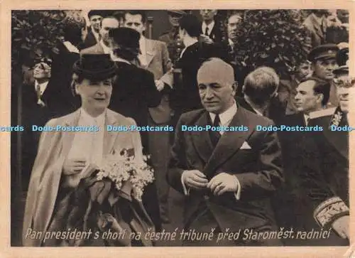 D266289 Pan President s Choti na Cestne Tribune pred Staromest Radnici K L P