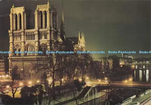 D273162 Paris la Nuit La Cathedrale Notre Dame de Paris Illuminee