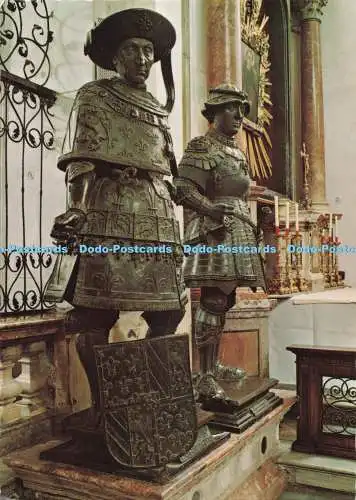 D271543 Innsbruck Tirol Osterreich Hofkirche Bronzestuten Philipp der Gute Von