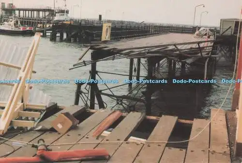 D274130 Pierschaden bei Southend on Sea Eine 40 Fuß lange Lücke im Pier verursacht durch den Mot