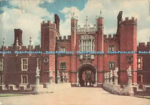 D269155 Hampton Court Palace Main West Entrance Britannia Colour Allday