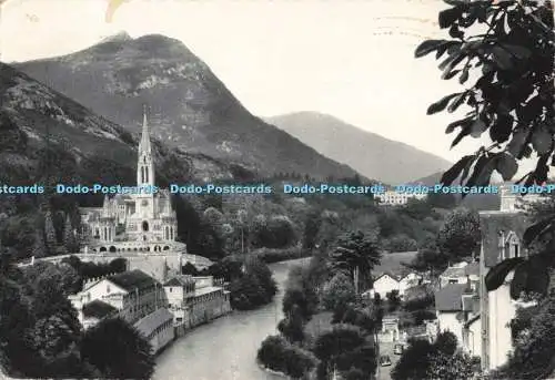 D269339 Lourdes La Basilique et le Gave Rella 1957