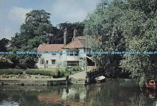 D275106 Norwich Pull Ferry River Yare umrundet das malerische alte Watergate des