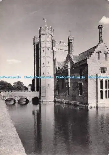 D275693 Norfolk Oxburgh Hall Das Torhaus und der Graben von der N W National Tr