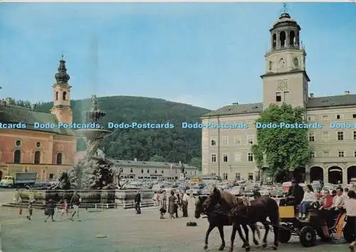 D276351 Salzburg Der Klang der Musik Der Residenzplatz mit Residenzbrunnen
