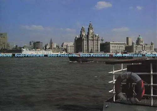 D276365 Die berühmte Liverpool Waterfront entnommen von einer Fähre auf der Mersey Terry G