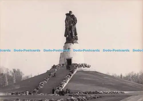 D276471 Sowj Ehrenmal Berlin Treptow