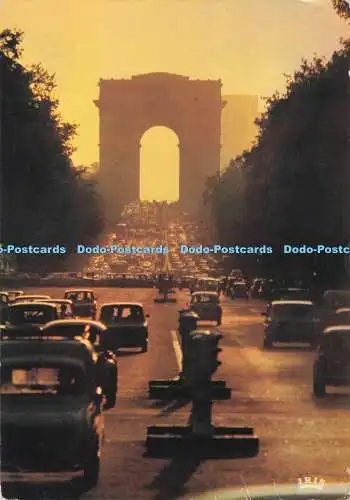 D283784 Paris Contre Jour sur les Champs Elysees et l Arc de Triomphe Chantal Ir