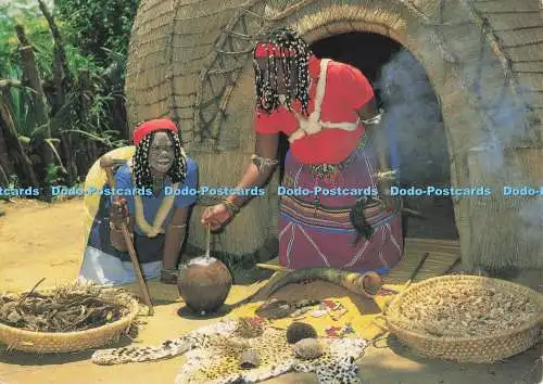 D283935 Südafrika Natal African Life An Isangoma and Her Learner Thwasa with
