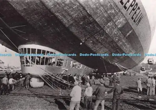 D277046 Luftschiff Graf Zeppelin Beim Landungsmanover in Friedrichshafen a B Wer