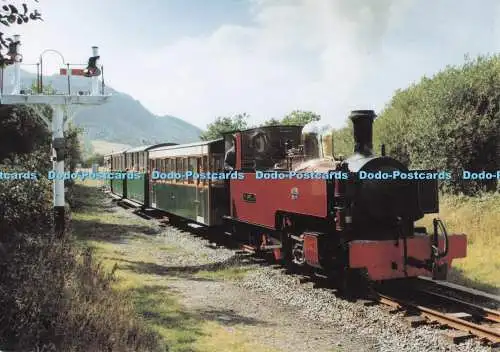 D277159 WHR C4 Welsh Highland Railway Russell mit einem Zug, der Porthmadog Ju verlässt