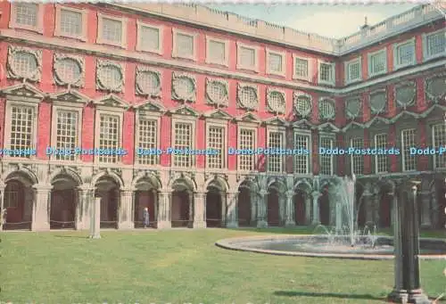 D282023 Hampton Court Palace The Fountain Court entworfen von Sir Christopher Wren