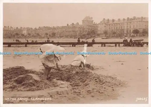 D282230 Llandudno On the Sands um 1919 Richter Postkarten Ltd A800 2000